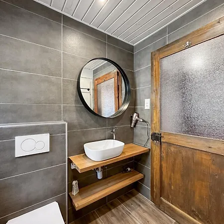 Daire Swiss Alpine Retreat & View Near Martigny Salvan